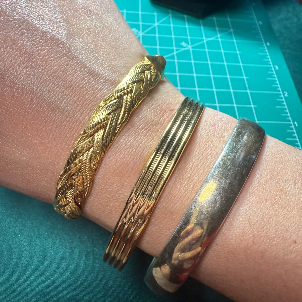 Elegant‎ Gold Tone Bracelet Set